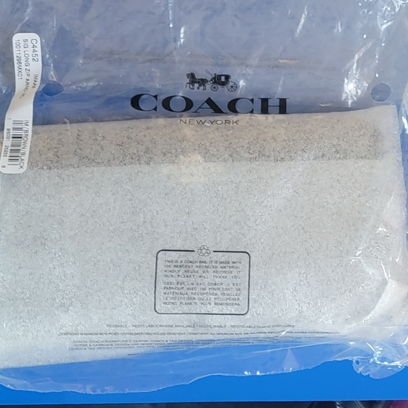 Coach - NEW - Long Zip Around Wallet. Measures 4"x8" - Picture 3 of 4